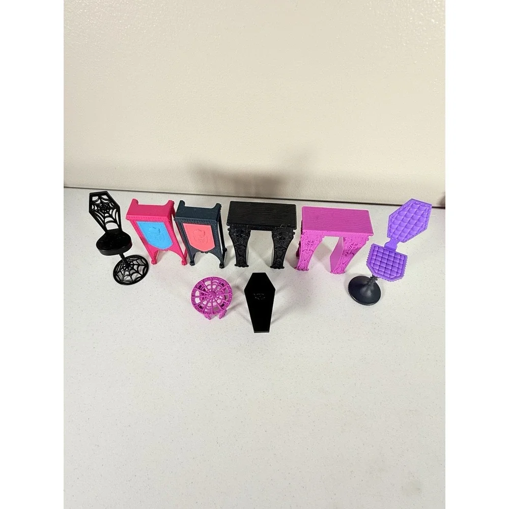 Monster High Mixed Doll Furniture Accessory Lot Beds Chairs Dolls Parts Clothes